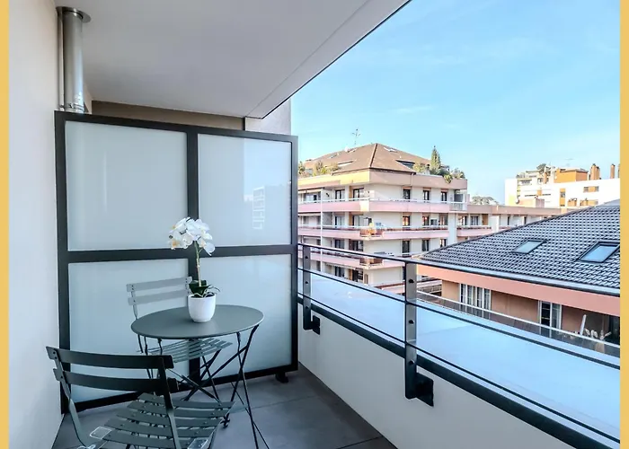 Апартаменты Le Dessaix I I